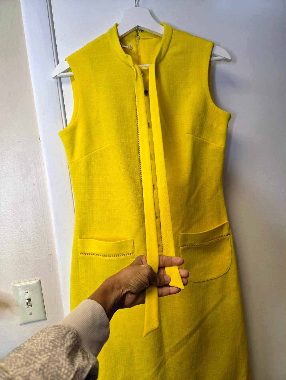 Kay Windsor Vintage Mod Yellow Sleeveless Shift Dress Bow Neck Size M - Picture 5 of 15